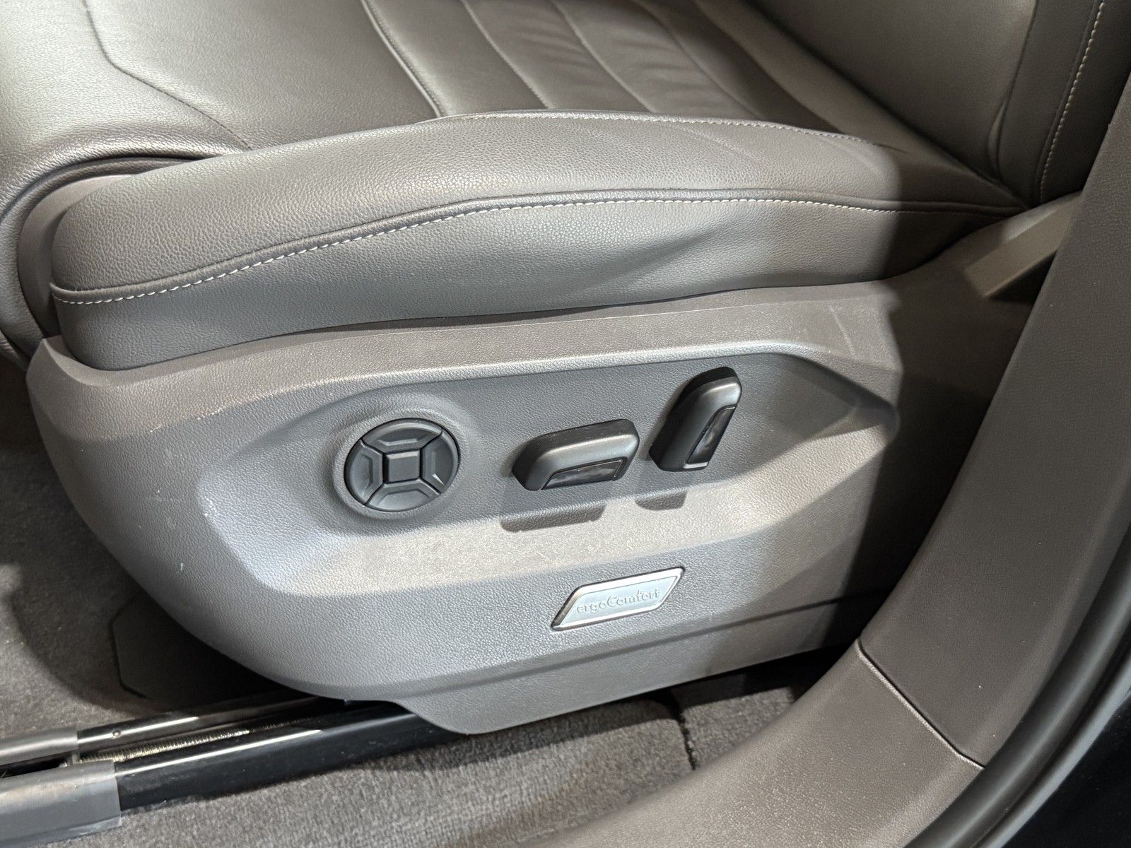 Volkswagen Touareg Atmosphere 4Motion - Samsaru's Car Outlet