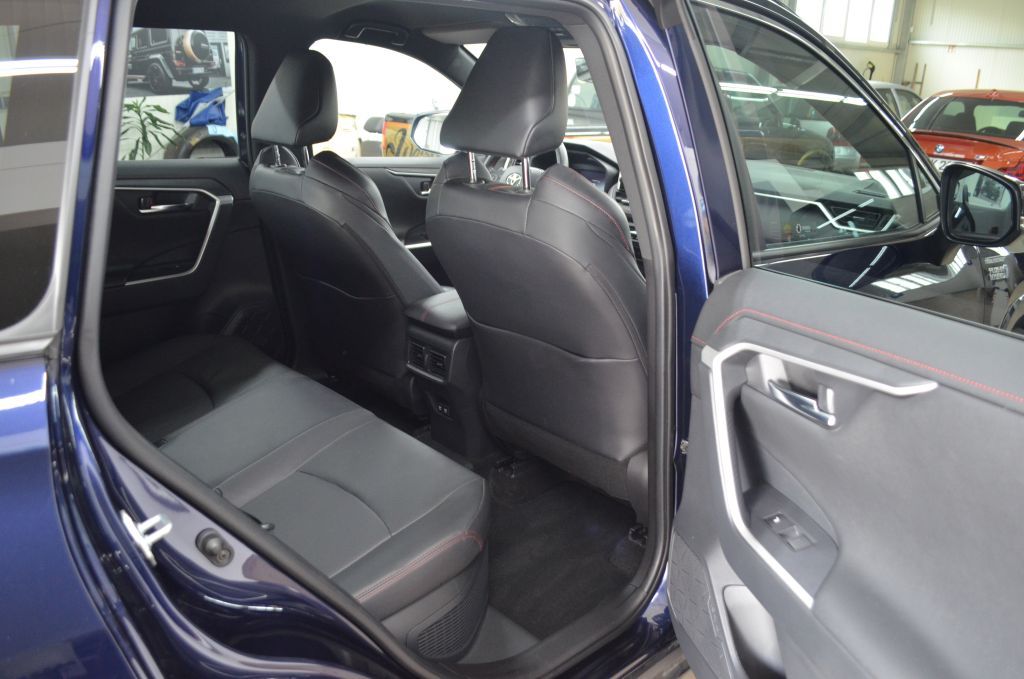 Toyota RAV 4 4x4 Plug-in-Hybrid - Samsaru's Car Outlet