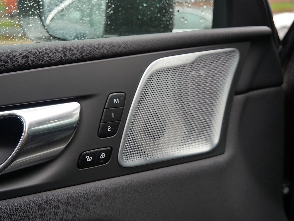 Volvo XC60 T8 Recharge Inscription FACEL. STANDHZ LED