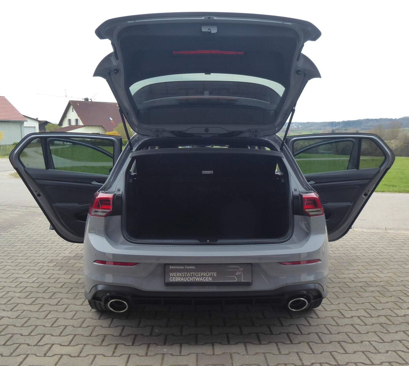 Volkswagen Golf VIII GTI Clubsport - Samsaru's Car Outlet