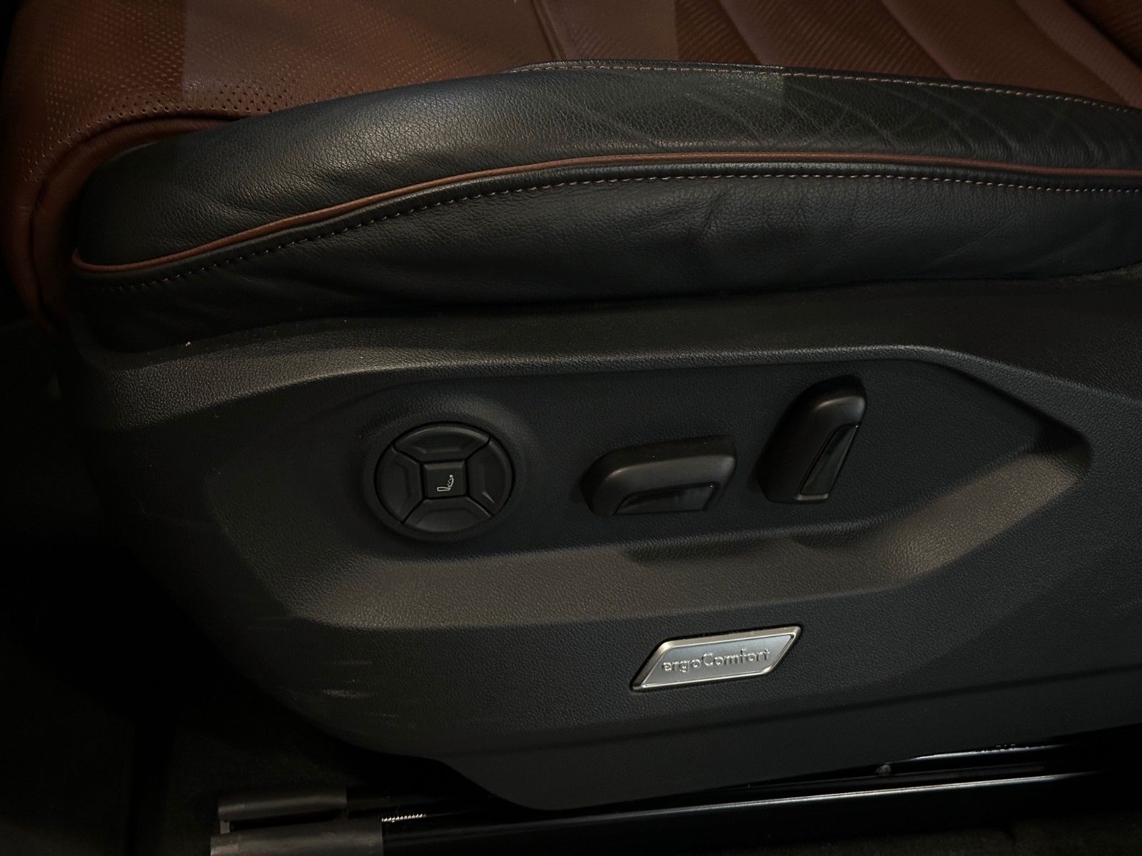 Volkswagen Touareg R-Line 4M - Samsaru's Car Outlet