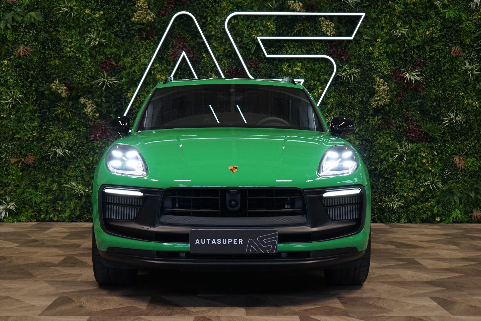 Porsche GTS - Samsaru's Car Outlet