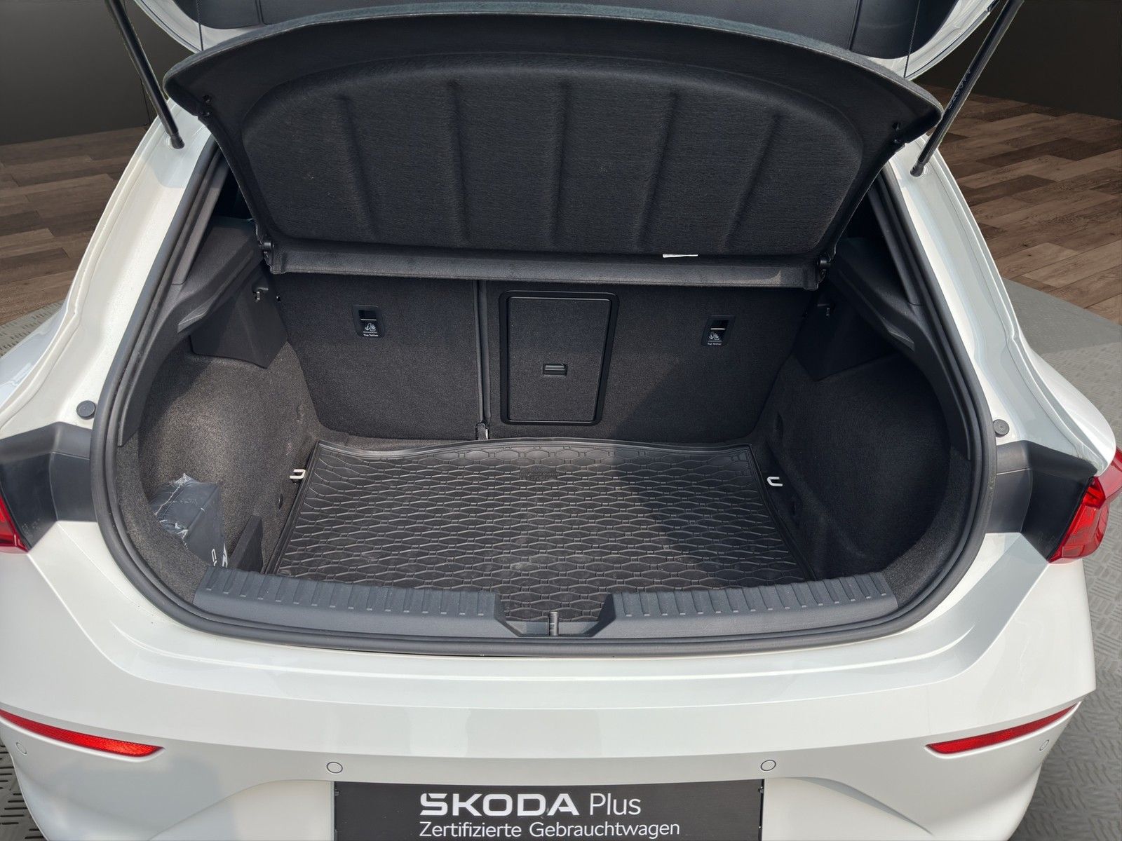 Cupra Leon 2.0 TSI DSG - Samsaru's Car Outlet