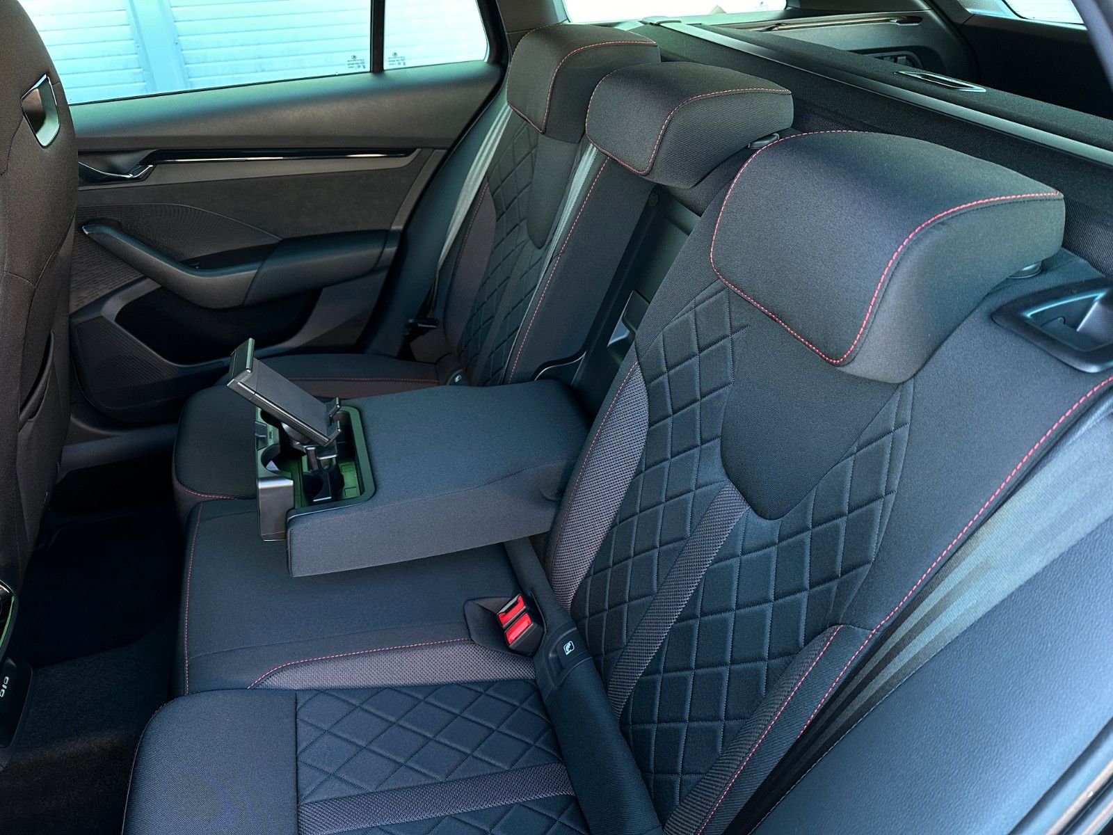 Skoda Octavia Combi RS 2.0TSi DSG - Samsaru's Car Outlet