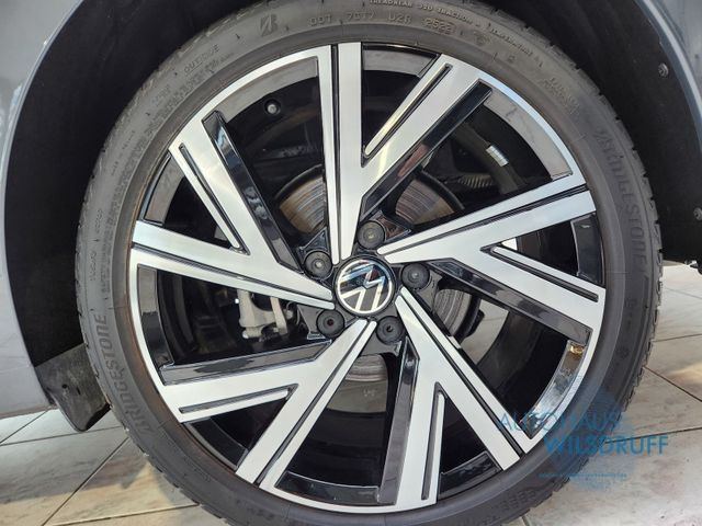 Volkswagen Golf VIII 1.5 TSi Active - Samsaru's Car Outlet