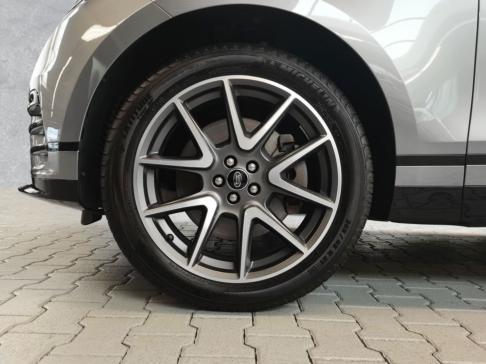 Range Rover Velar P400e Hybrid R-Dynamic HSE - Samsaru's Car Outlet