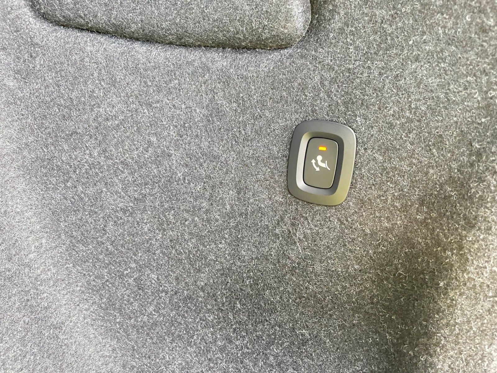 Volvo XC40 T3 Geartr. MOMENTUM PRO-AHK-Cam-Pilot-Keyl