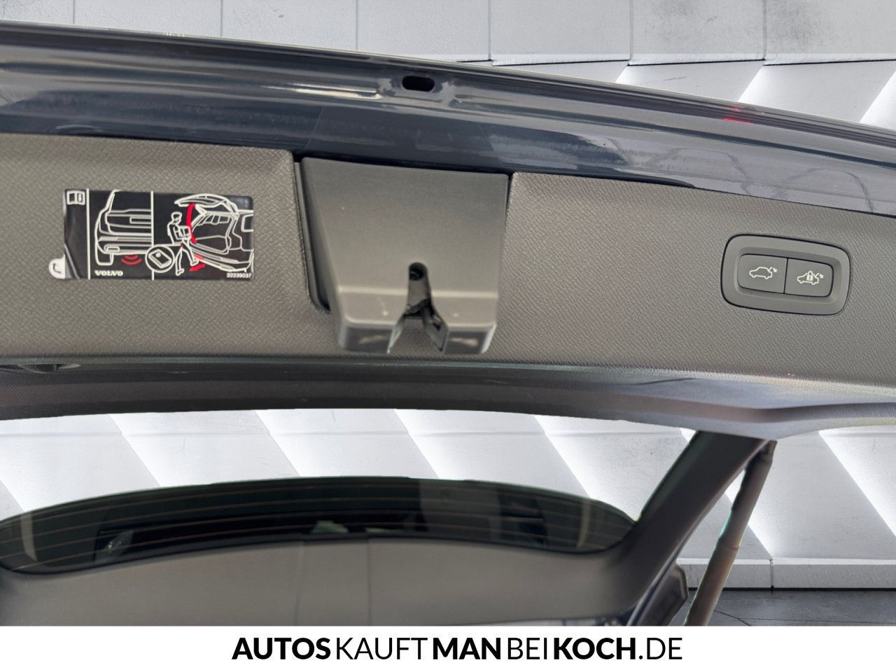 Volvo XC90 T8 Plug-In AWD Plus Dark - Samsaru's Car Outlet