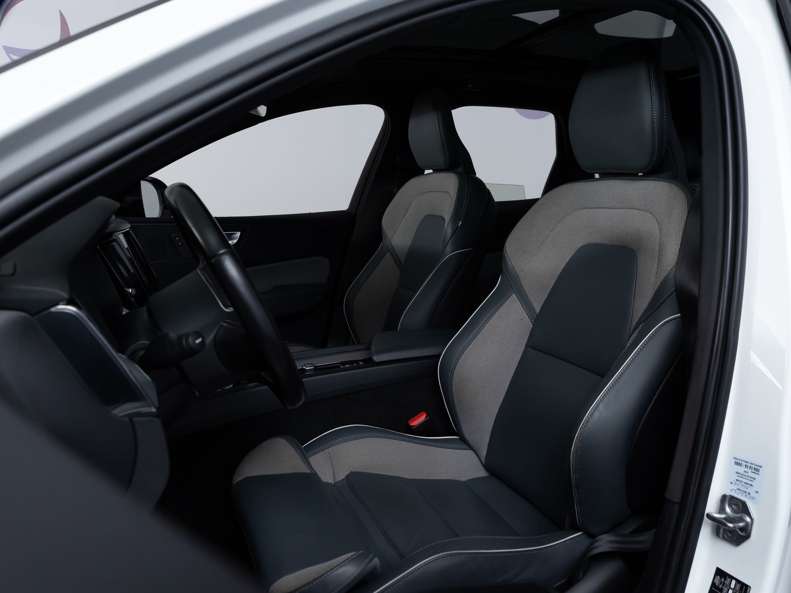 Volvo XC60 R Design Recharge *LED*STDHZ*AHK*360°