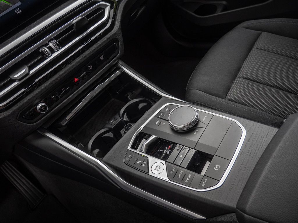 BMW 330e Touring - Samsaru's Car Outlet