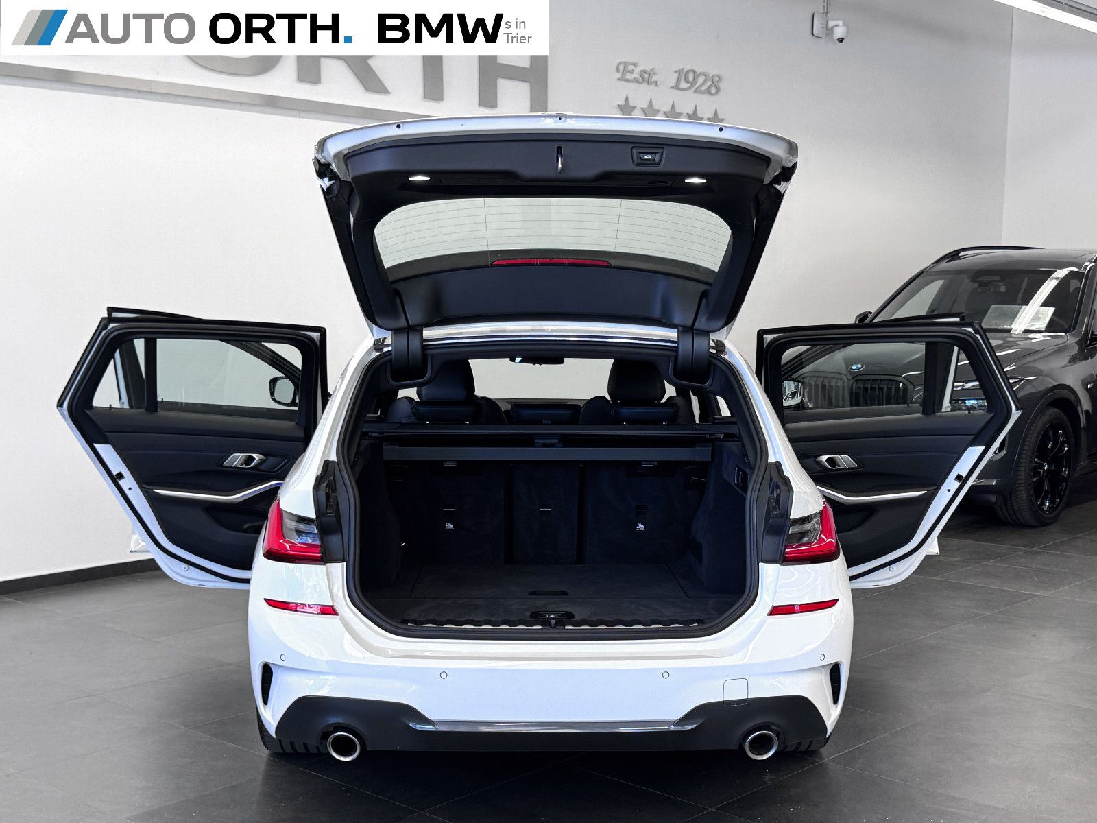 BMW 330i xDrive Touring M-Sport - Samsaru's Car Outlet