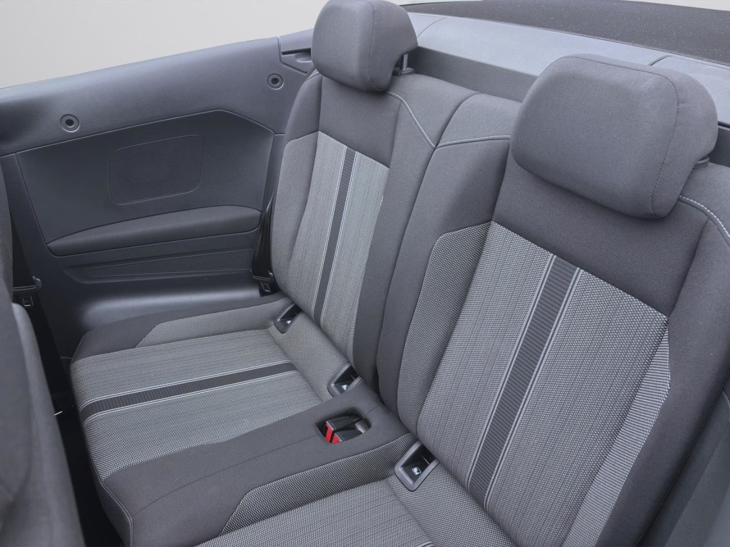Volkswagen T-Roc 1.0 TSI STYLE - Samsaru's Car Outlet