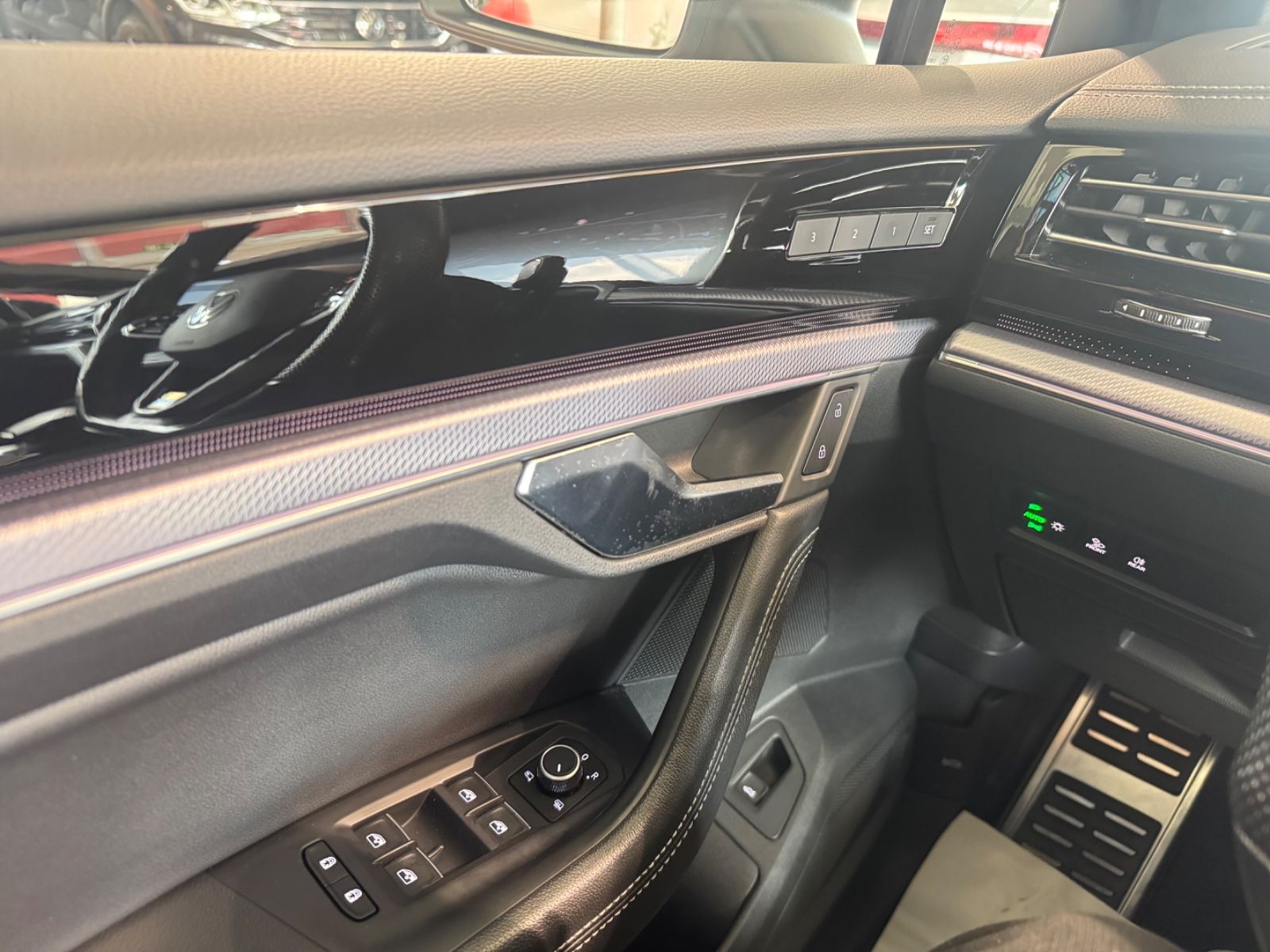Volkswagen Touareg R-Line Pano IQ LIGHT Exterieur Black Sty