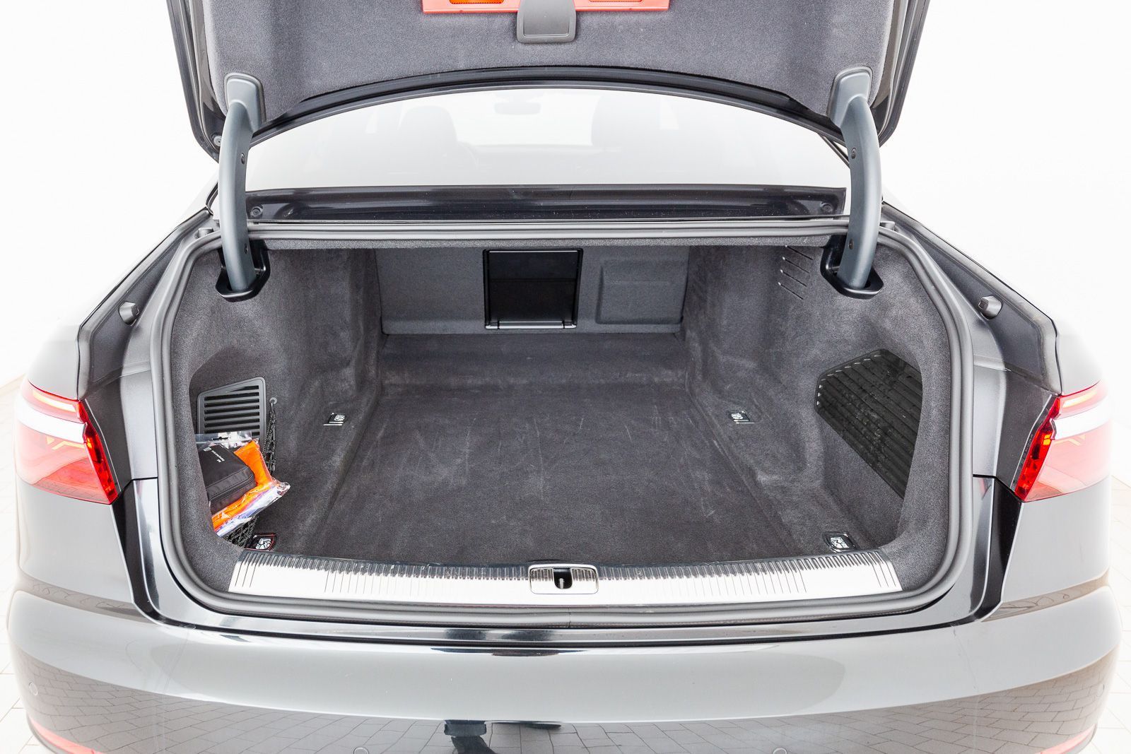 Audi A8 50 TDI quattro tiptr. - Samsaru's Car Outlet