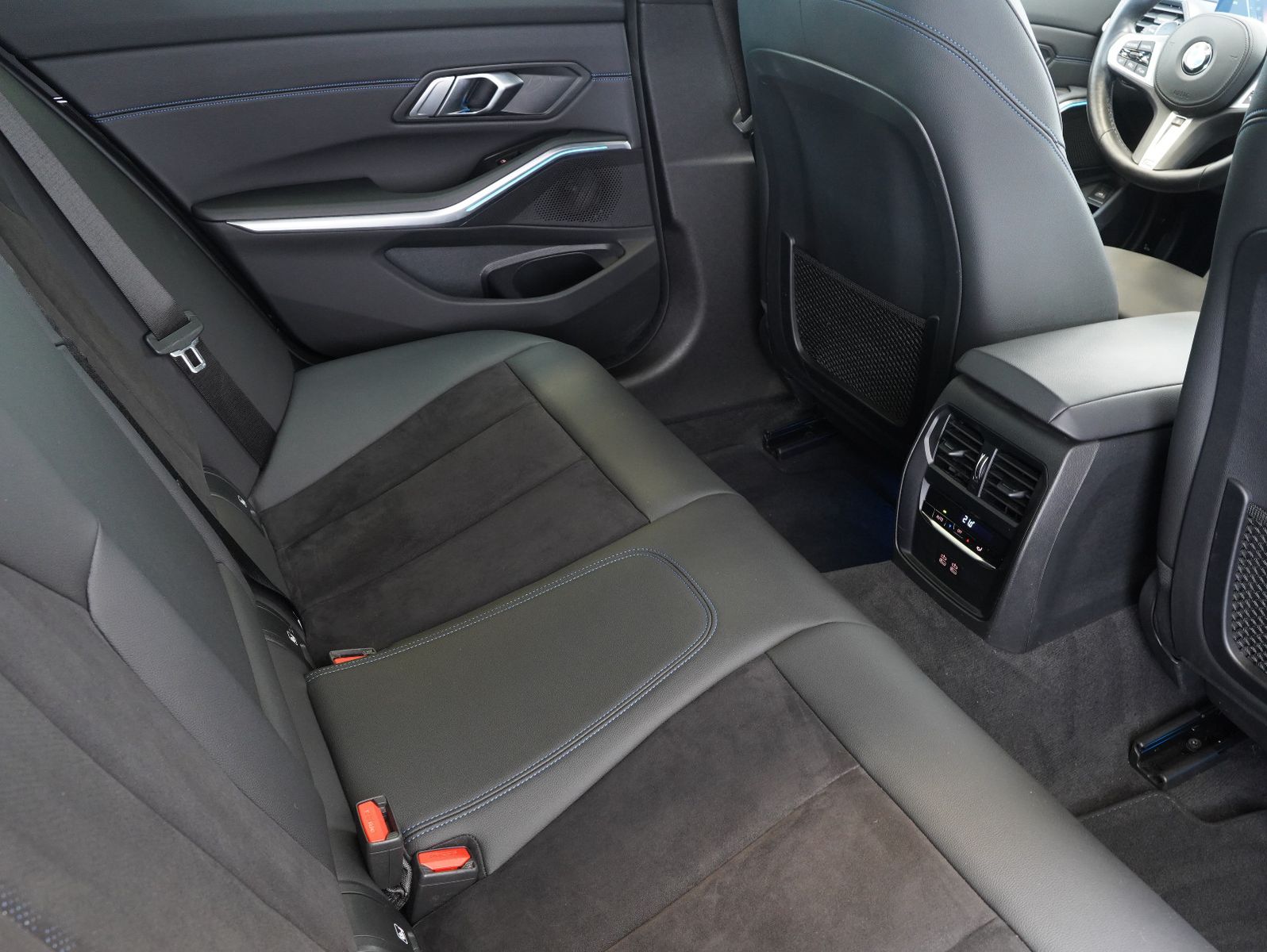 BMW 320 d xDrive Touring M Sport - Samsaru's Car Outlet