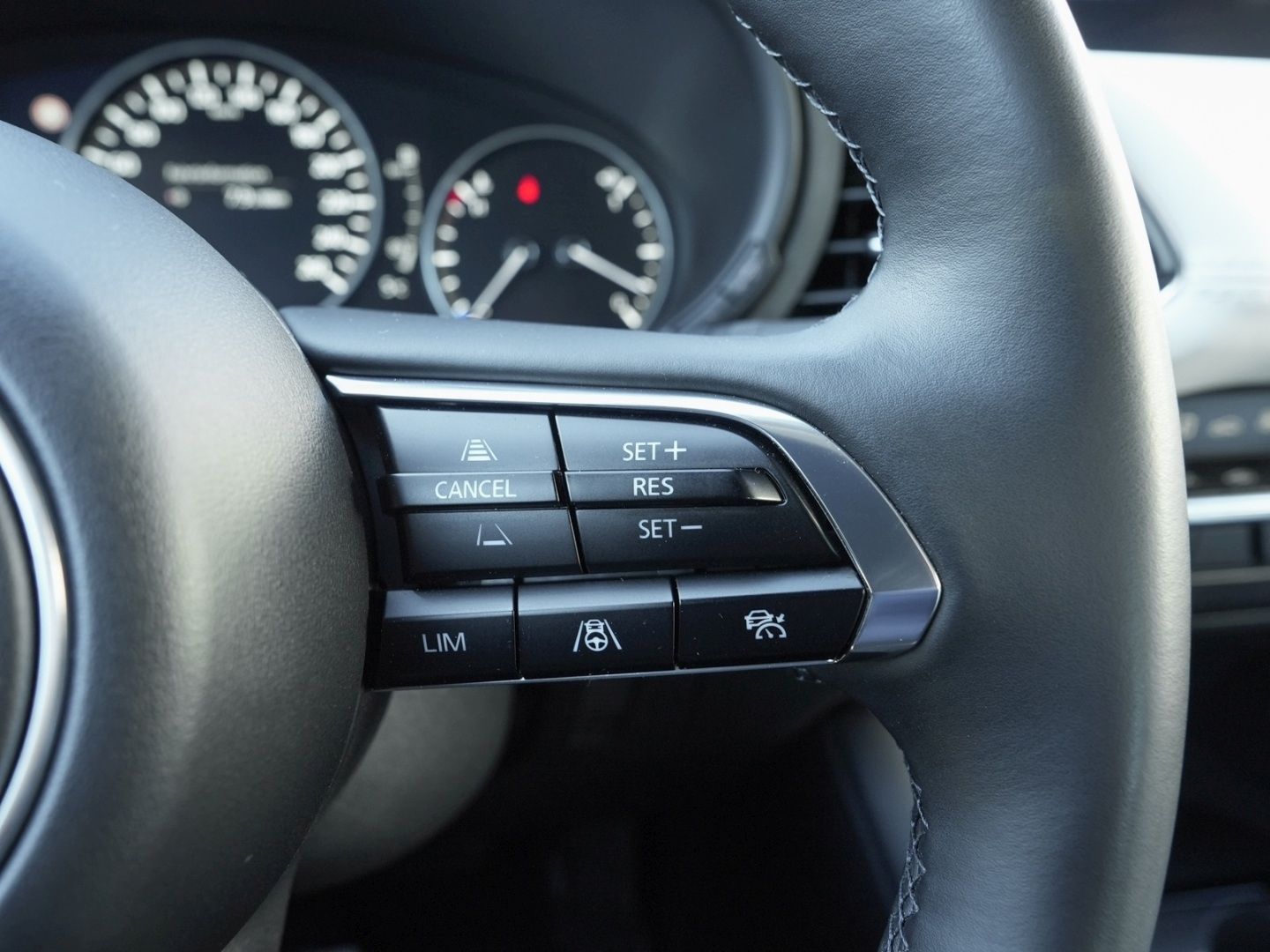 Mazda 3 Fastback Exclusive-Line   BOSE+RFK+PDC+NAVI