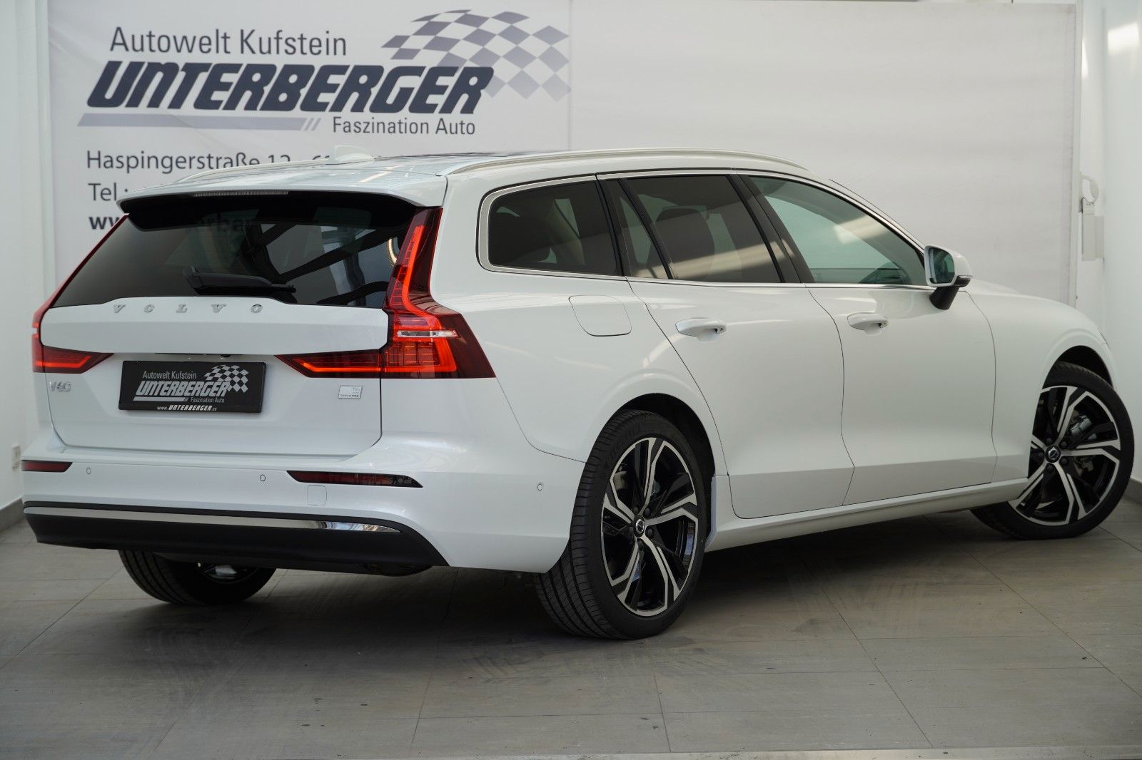Volvo V60 Kombi Plus Bright Recharge Plug-In Hybrid AW