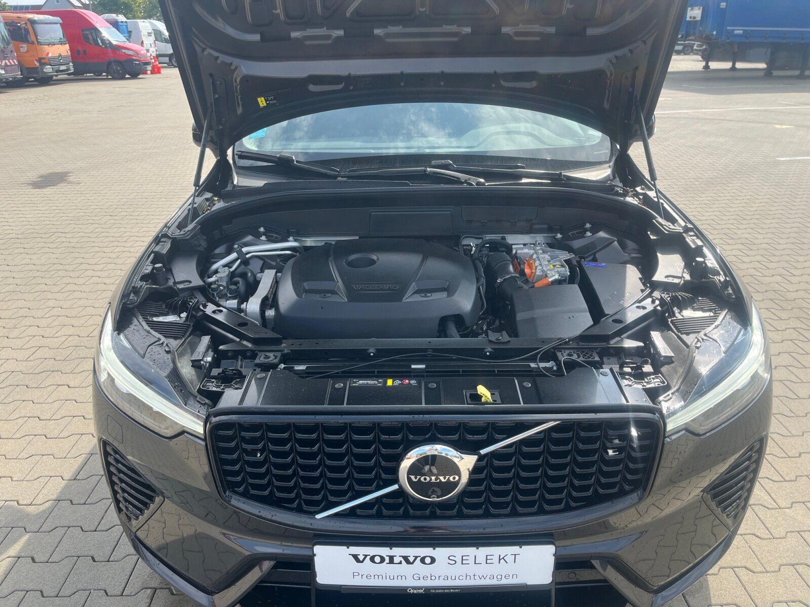 Volvo XC60 T6 Hybrid AWD Plus Dark *AHK*360°K+NAVI*