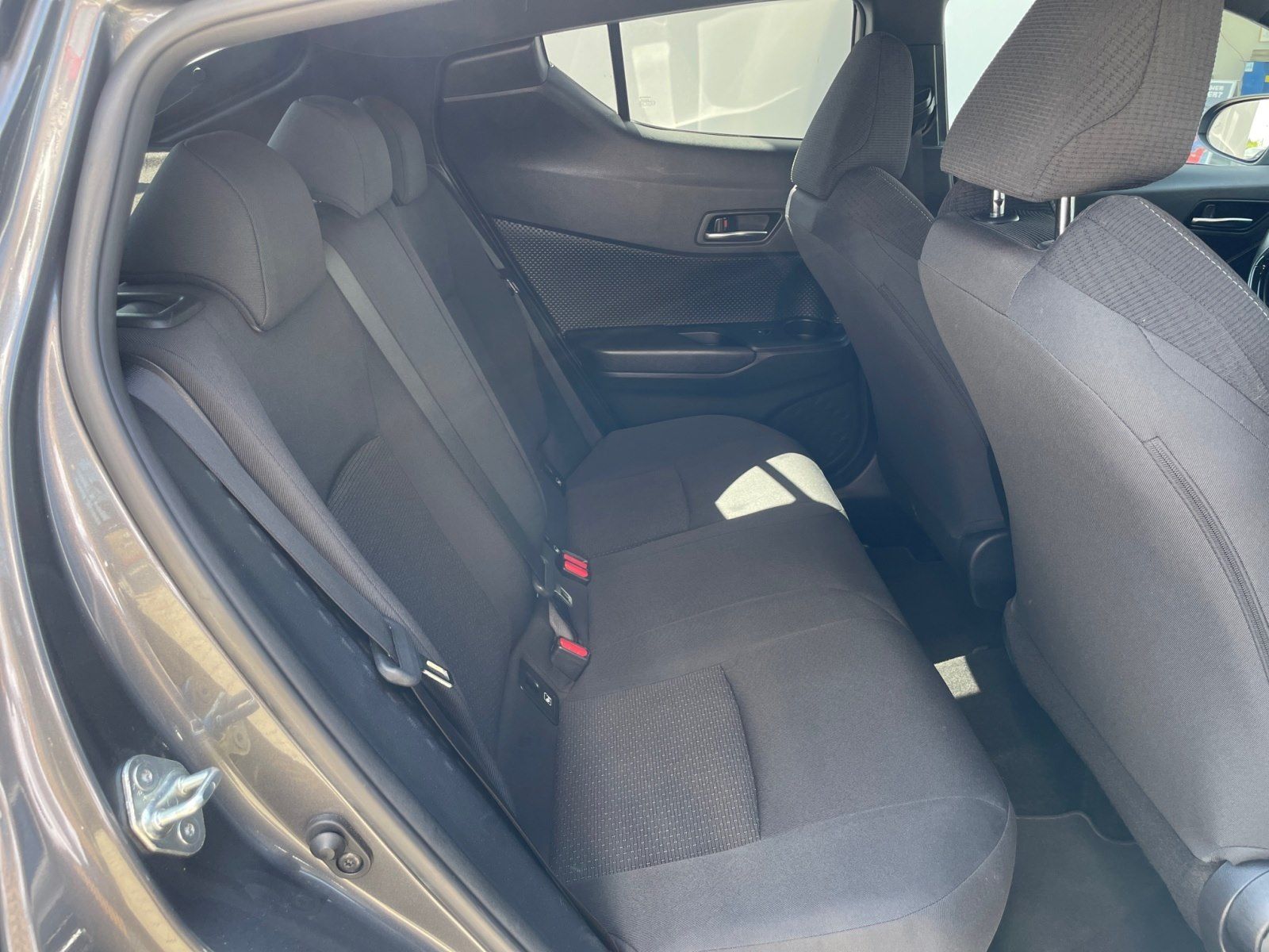 Toyota C-HR 1.8 Hybrid Club - Samsaru's Car Outlet