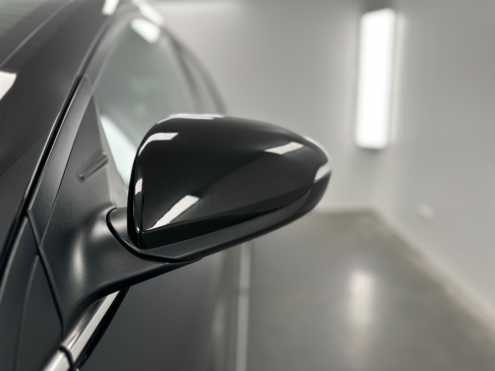 Hyundai IONIQ Prime Plug-In Hybrid - Samsaru's Car Outlet