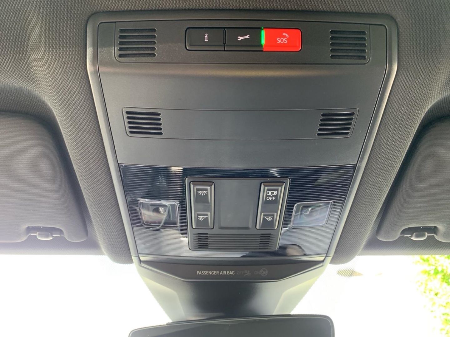 Volkswagen T-Roc 2.0 TDI R-Line - Samsaru's Car Outlet