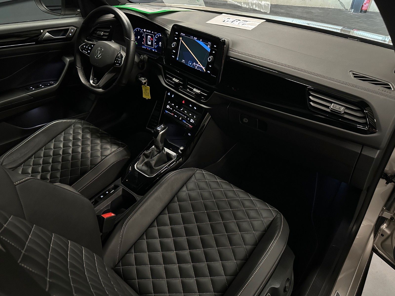 Volkswagen T-Roc R-Line Black - Samsaru's Car Outlet