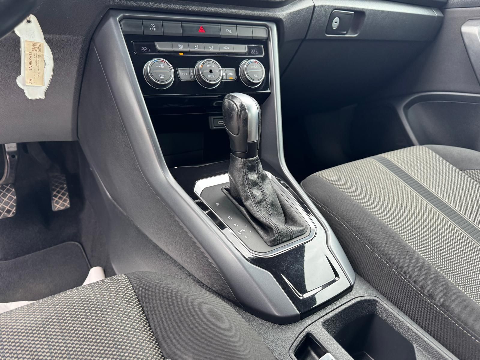 Volkswagen T-Roc 1.5 TSI Style - Samsaru's Car Outlet