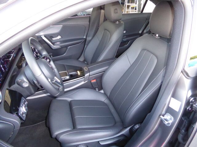 Mercedes-Benz CLA 180 Coupé Progressive - Samsaru's Car Outlet