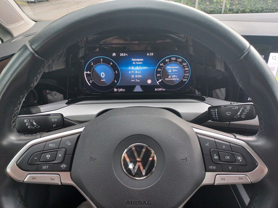 Volkswagen Golf VIII 2.0 TDi Life - Samsaru's Car Outlet