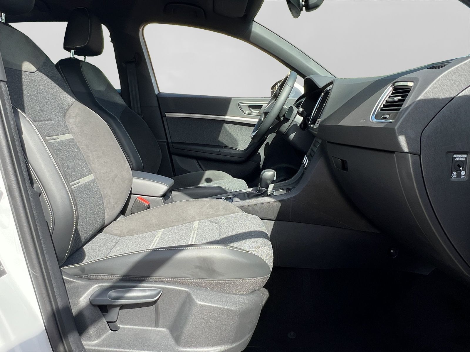 Seat Ateca 2.0 TDI DSG XP NAVI AHK ACC GJR SITZHZ
