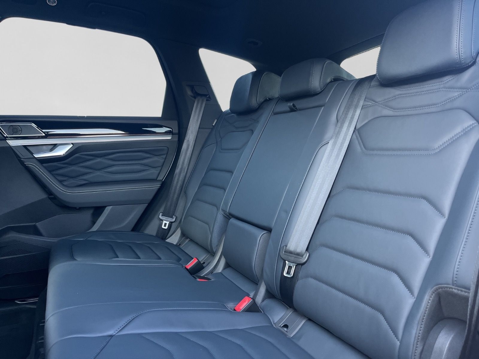 Volkswagen Touareg R-Line 3.0 TDI 4M Black Style | PANO AHK