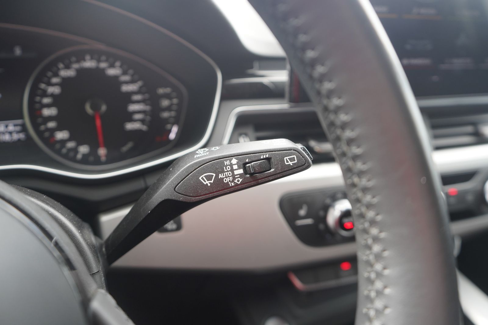 Audi A4 2.0 TDI Avant - Samsaru's Car Outlet