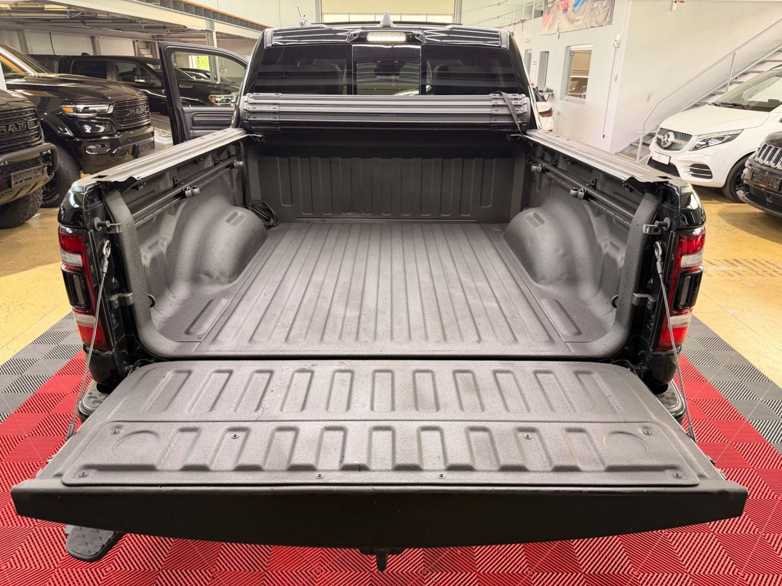 Dodge RAM 1500 5.7 4X4 LIMITED Night LPG Pano Head-Up