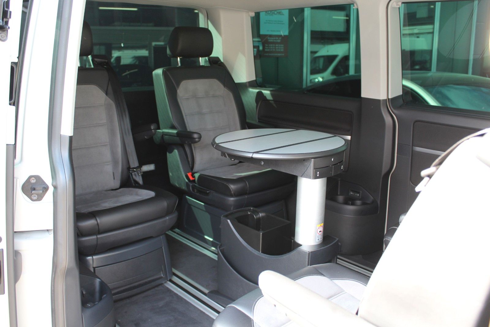 Volkswagen T6.1 Multivan 4MOTION - Samsaru's Car Outlet