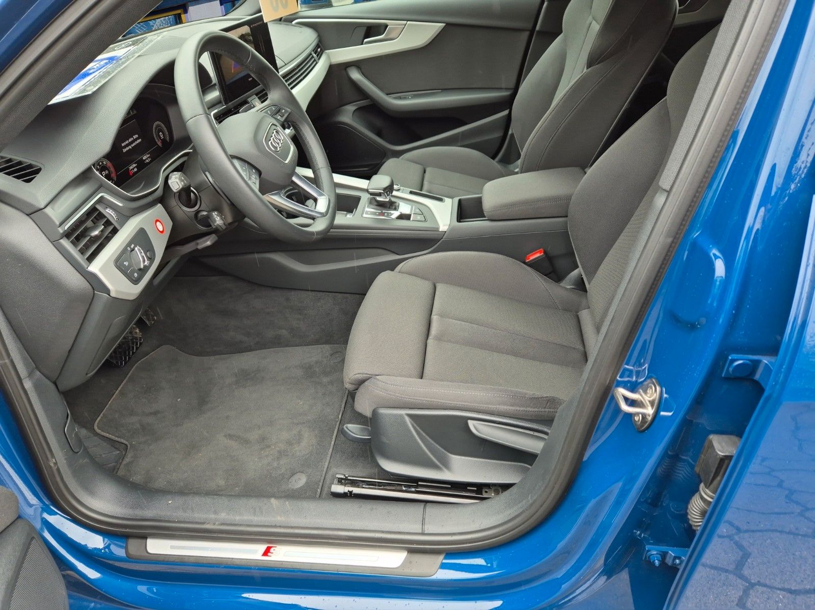Audi A4 Avant 35 TFSI S line - Samsaru's Car Outlet