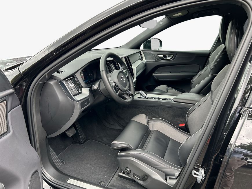 Volvo XC60 B4 B Plus Dark - Samsaru's Car Outlet