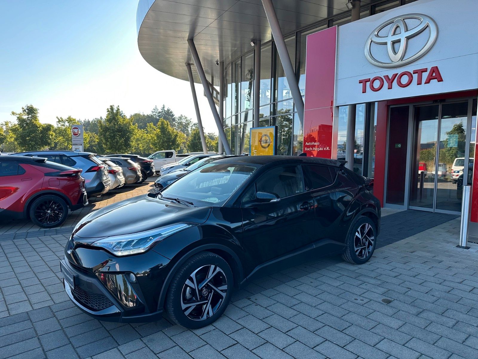 Toyota C-HR 2.0 Hybrid - Samsaru's Car Outlet