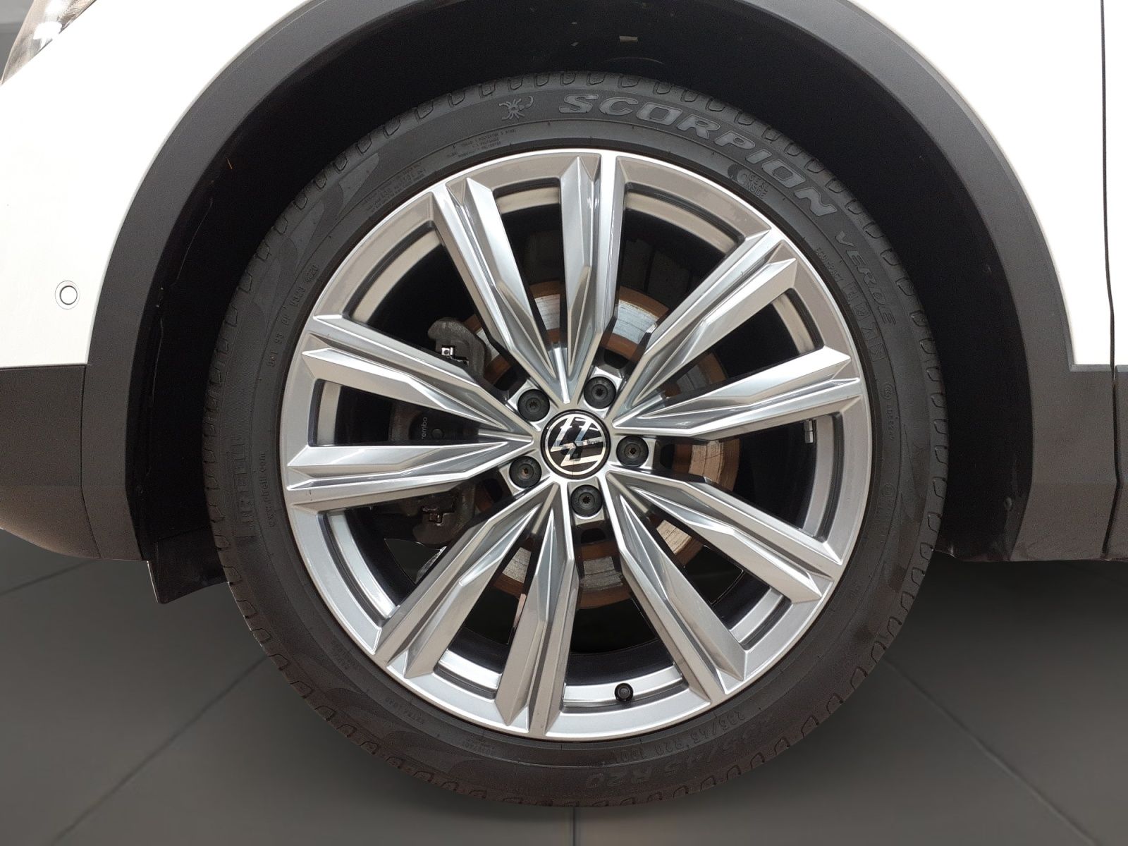 Volkswagen Tiguan 2.0 TDI 4Motion Elegance - Samsaru's Car Outlet