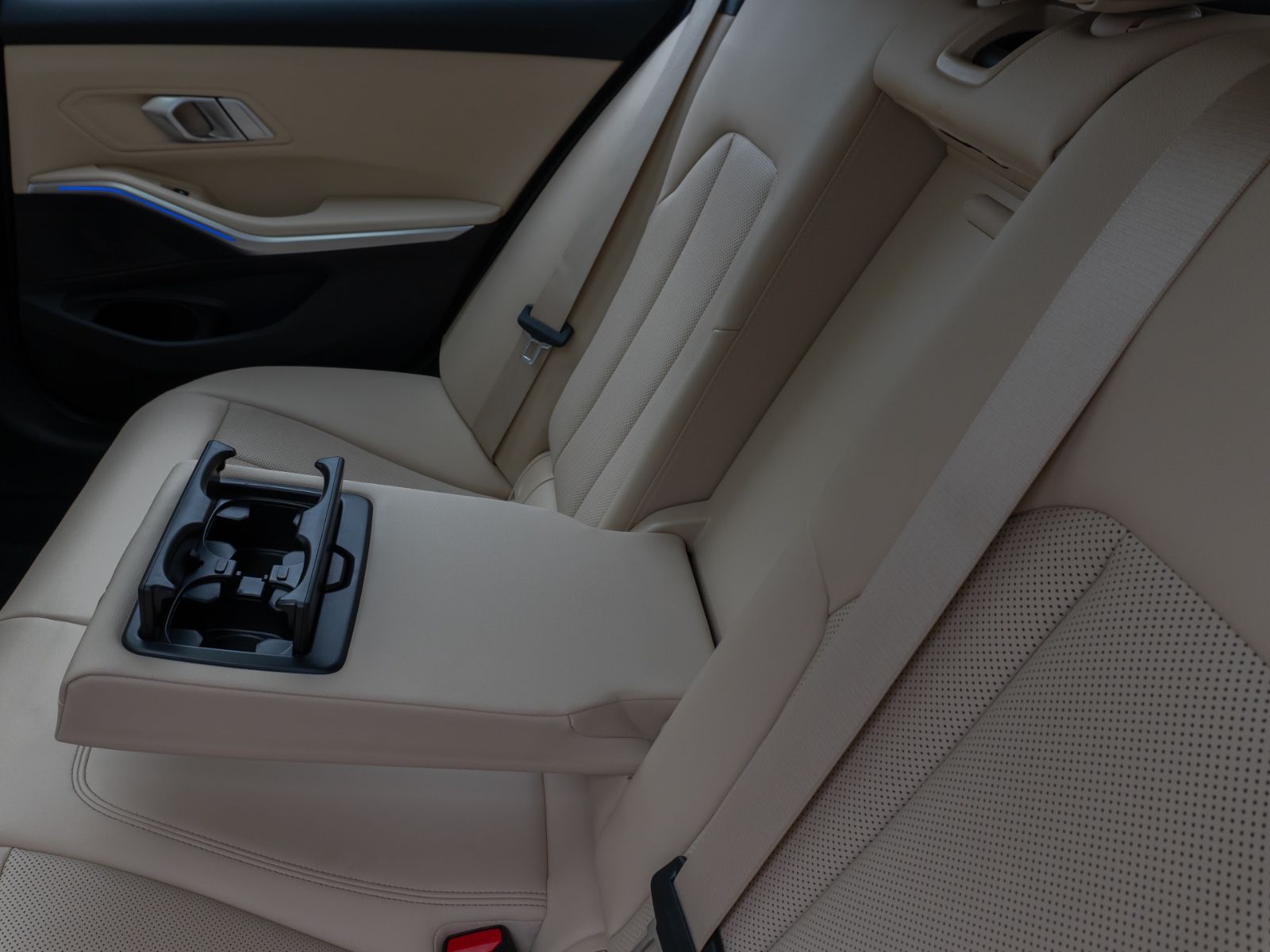 BMW 320d xD Luxury Line - Samsaru's Car Outlet