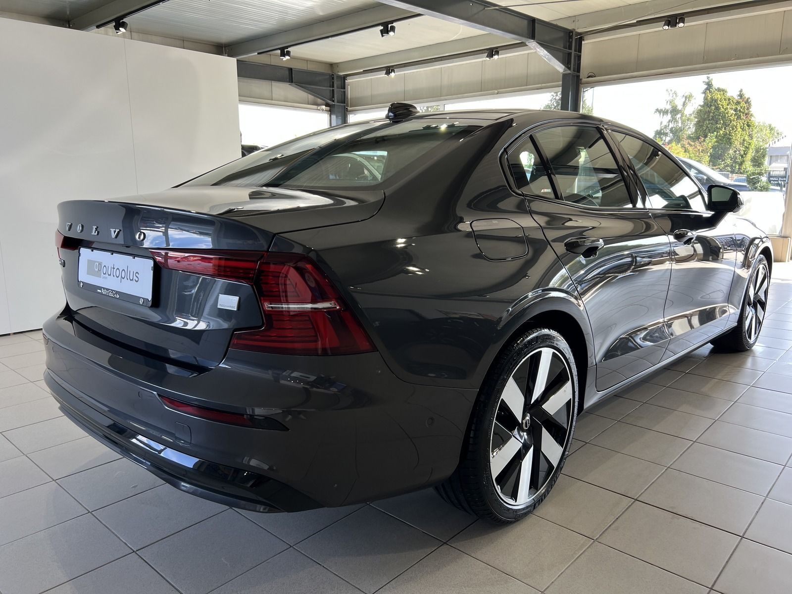 Volvo S60 T8 Ultimate Dark Recharge AWD Massage B&W