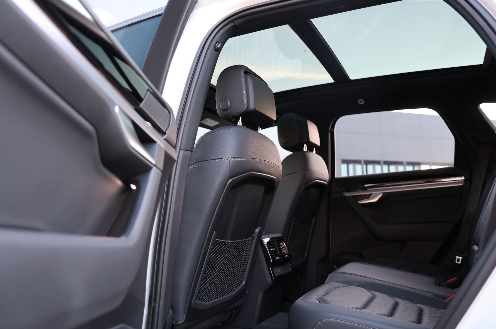 Volkswagen Touareg R-Line V8 TDI 4Mo. AHK Pano 360° Massage