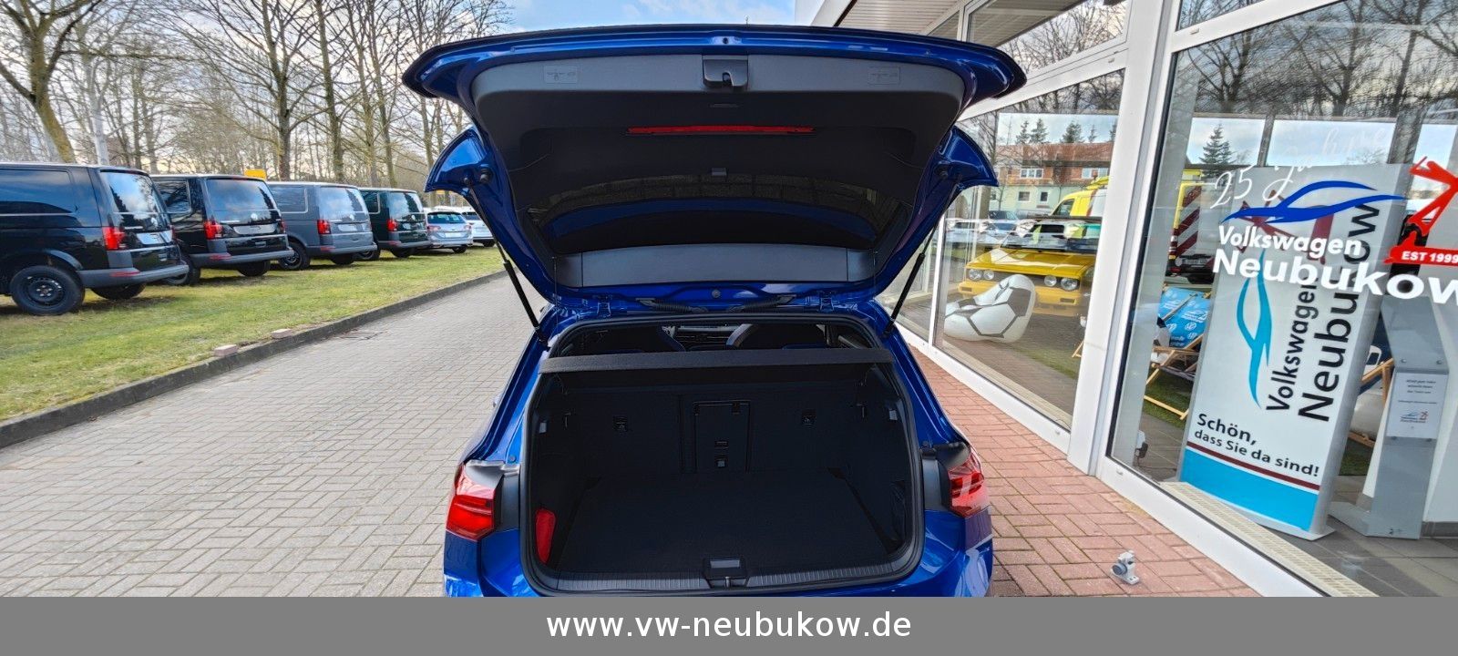 Volkswagen Golf VIII R 20 Years 4Motion DSG - Samsaru's Car Outlet