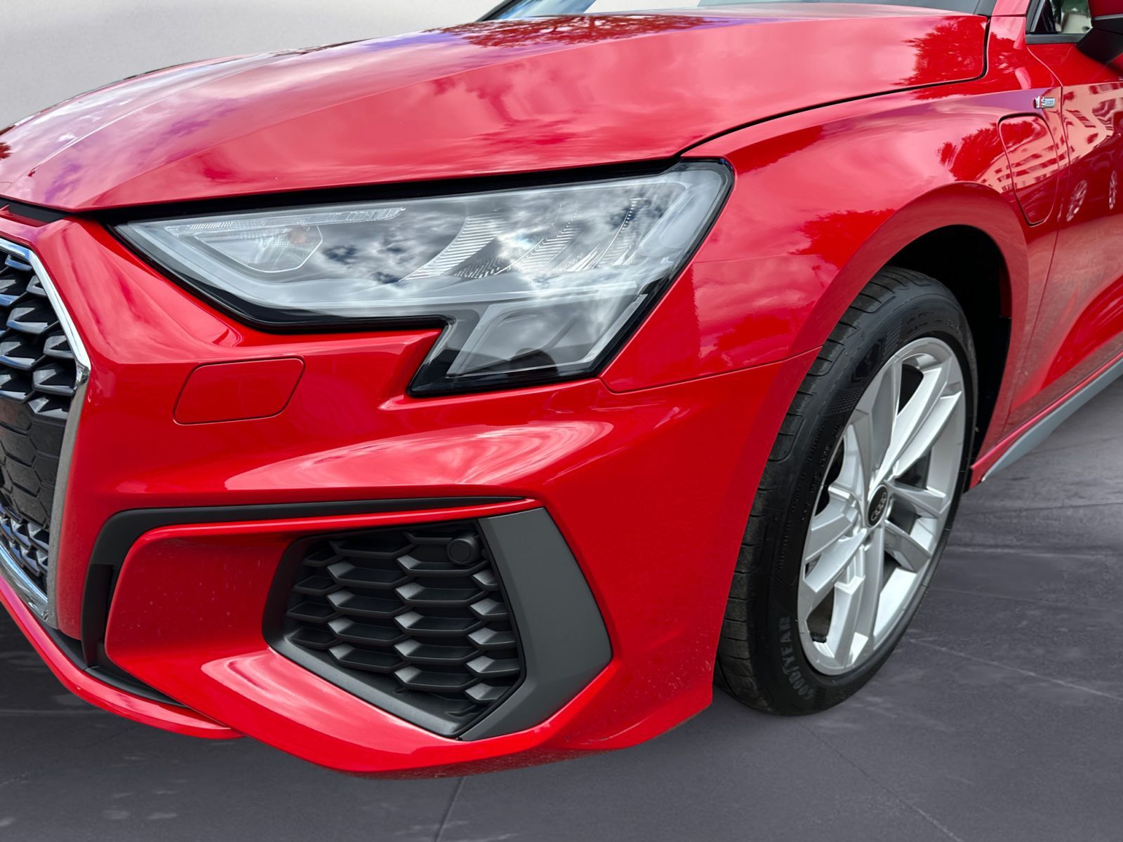 Audi A3 Sportback 40 TFSIe S-line LED/AHK/Navi/Interf