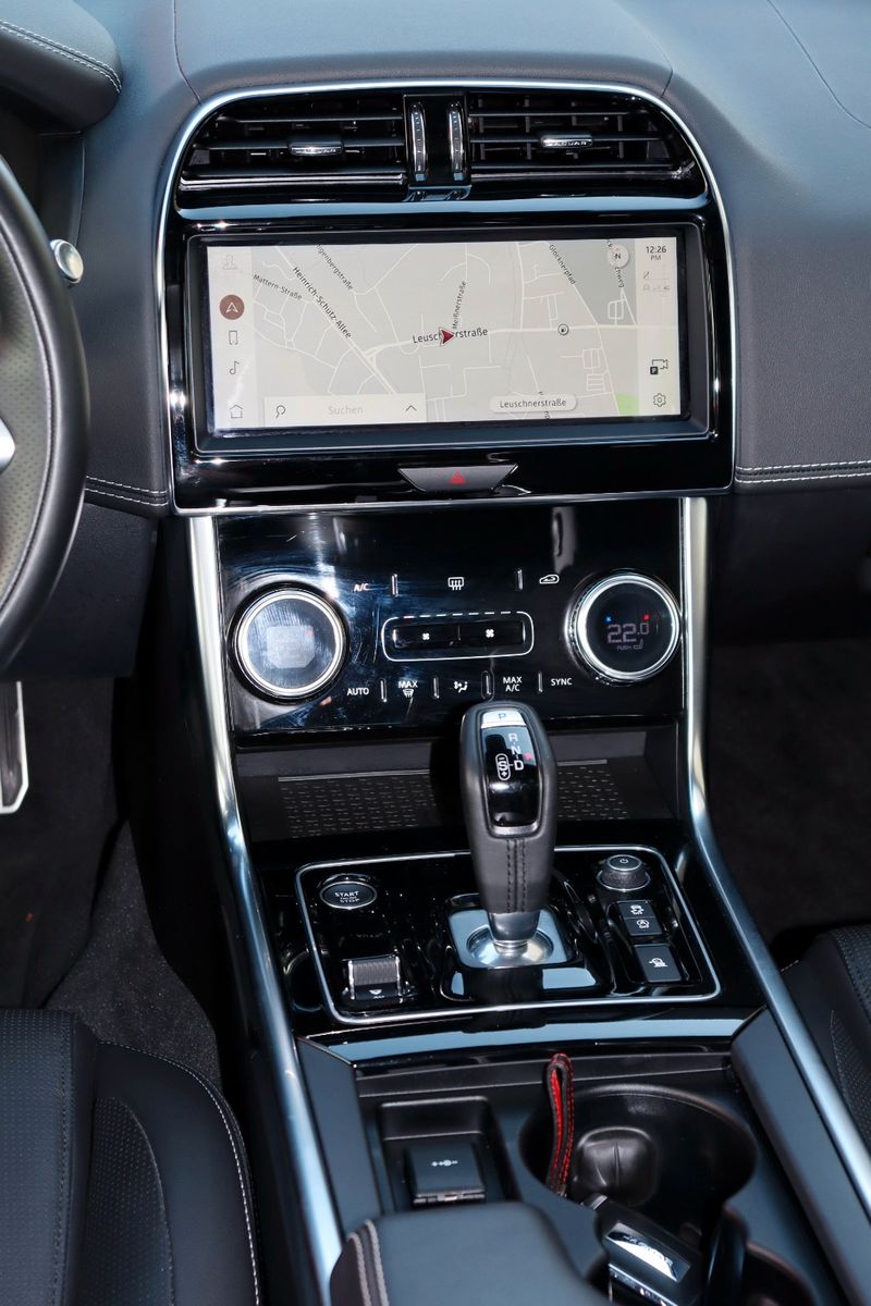 Jaguar XE R-Dynamic Black AWD *1.Hd*360 Kamera*LED*