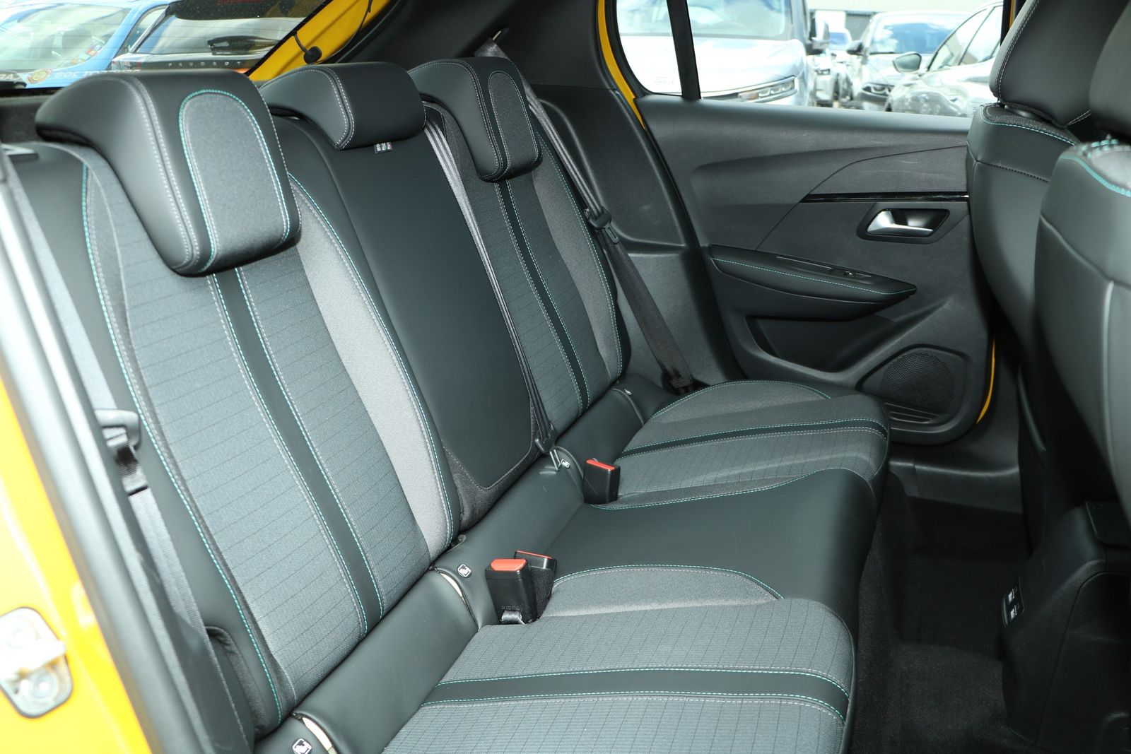 Peugeot E-208 e-Allure - Samsaru's Car Outlet