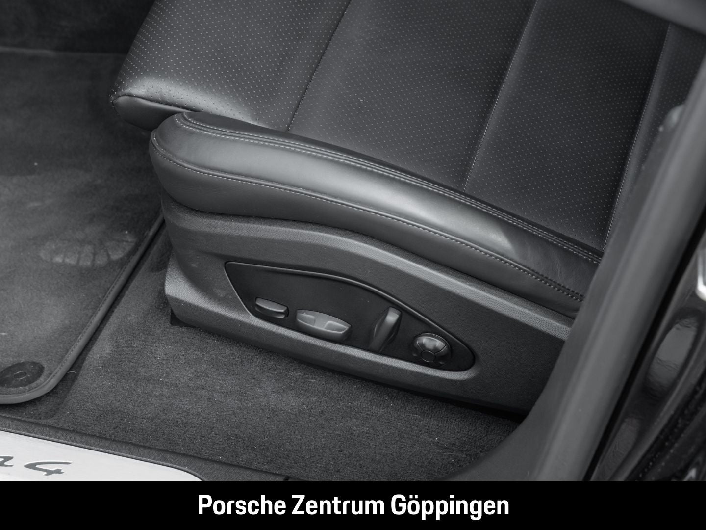 Porsche Macan 4 BOSE InnoDrive LED-Matrix Panoramadach