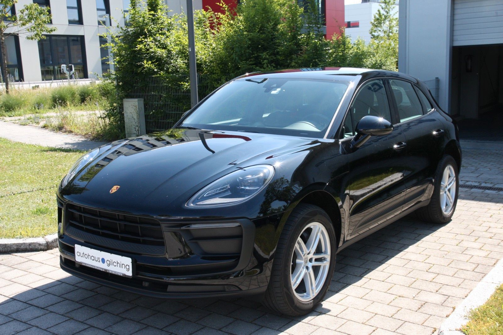 Porsche Macan - Samsaru's Car Outlet