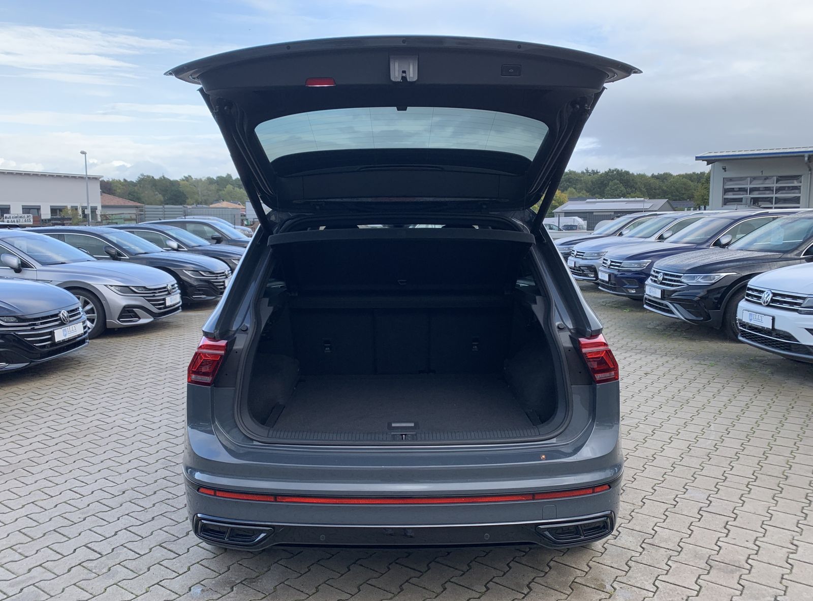 Volkswagen Tiguan 2.0 TDI*R-Line*4Motion*Leder*AHK*Cam*Navi