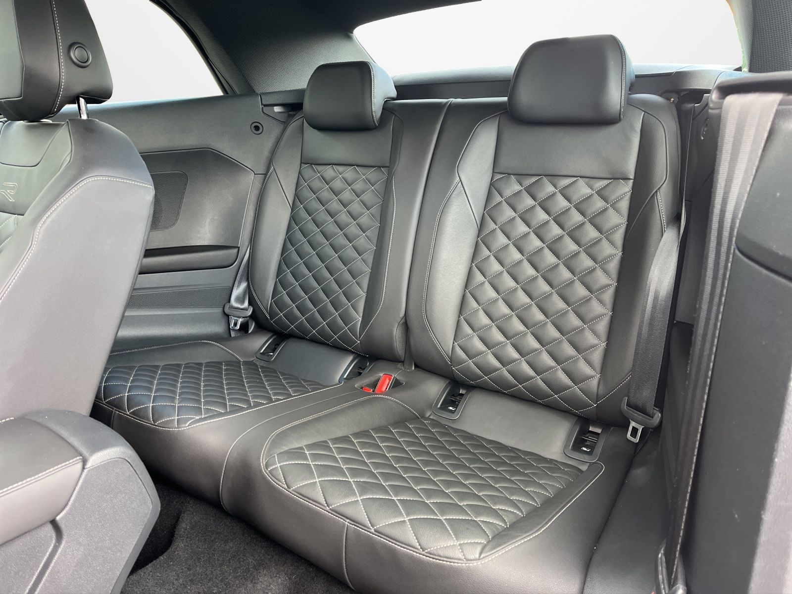 Volkswagen T-Roc 1.5 TSI DSG R-Line Black - Samsaru's Car Outlet