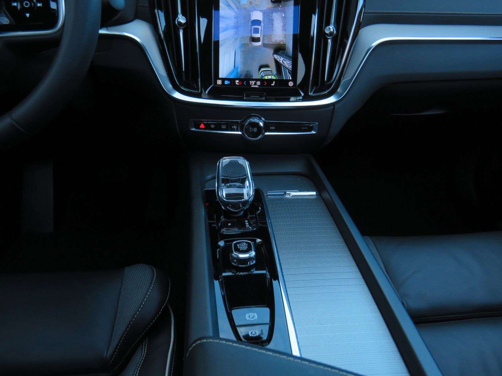 Volvo S60 Ultimate Dark AWD // Pano, Pilot, 360°